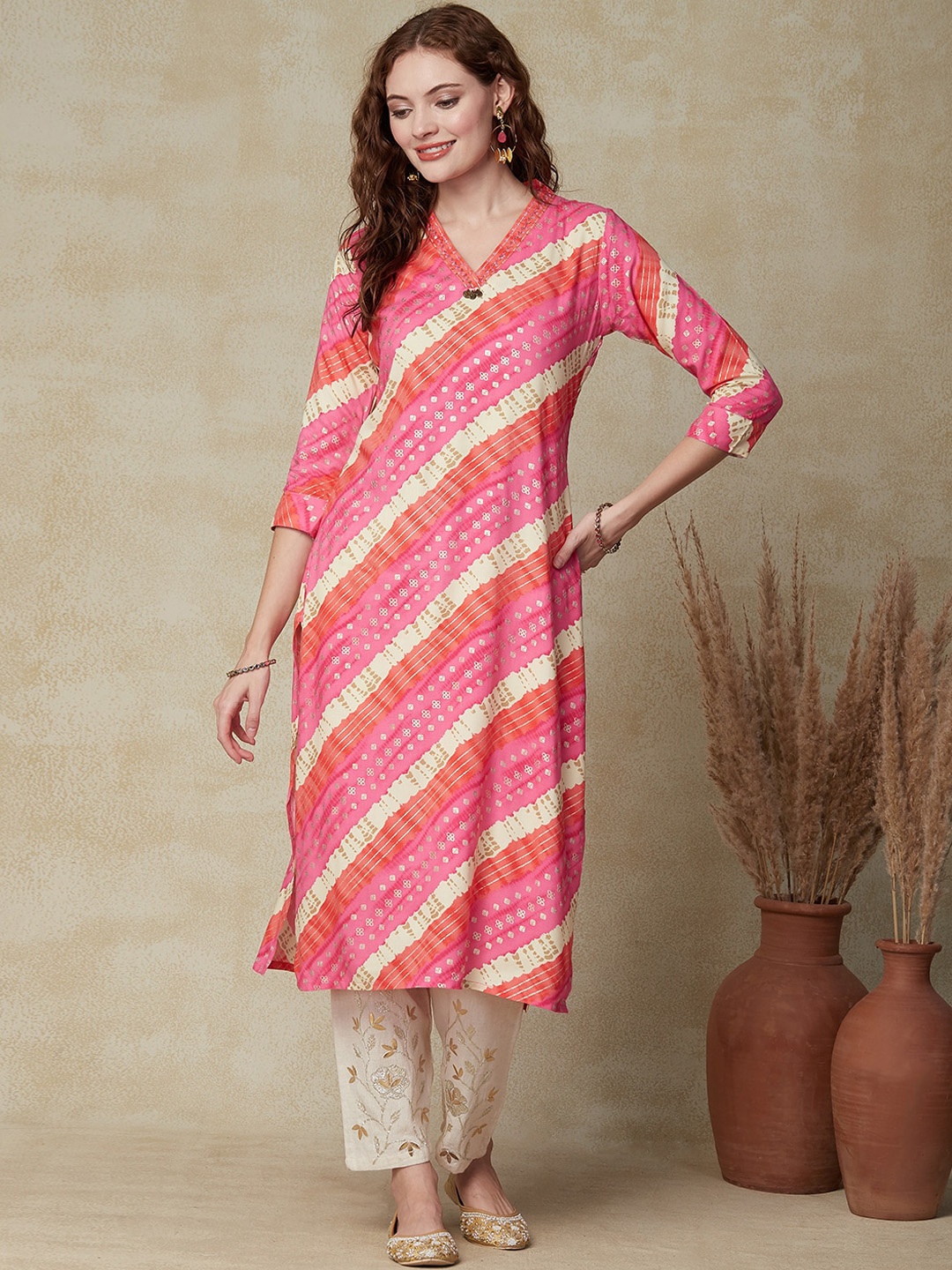 

FASHOR Pink & Cream Abstract Foil Printed V-Neck Kurta