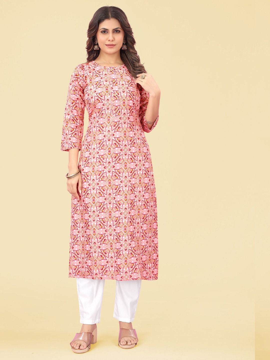 

Ijya Ethnic Motifs Printed Gotta Patti Detail Straight Kurta, Pink