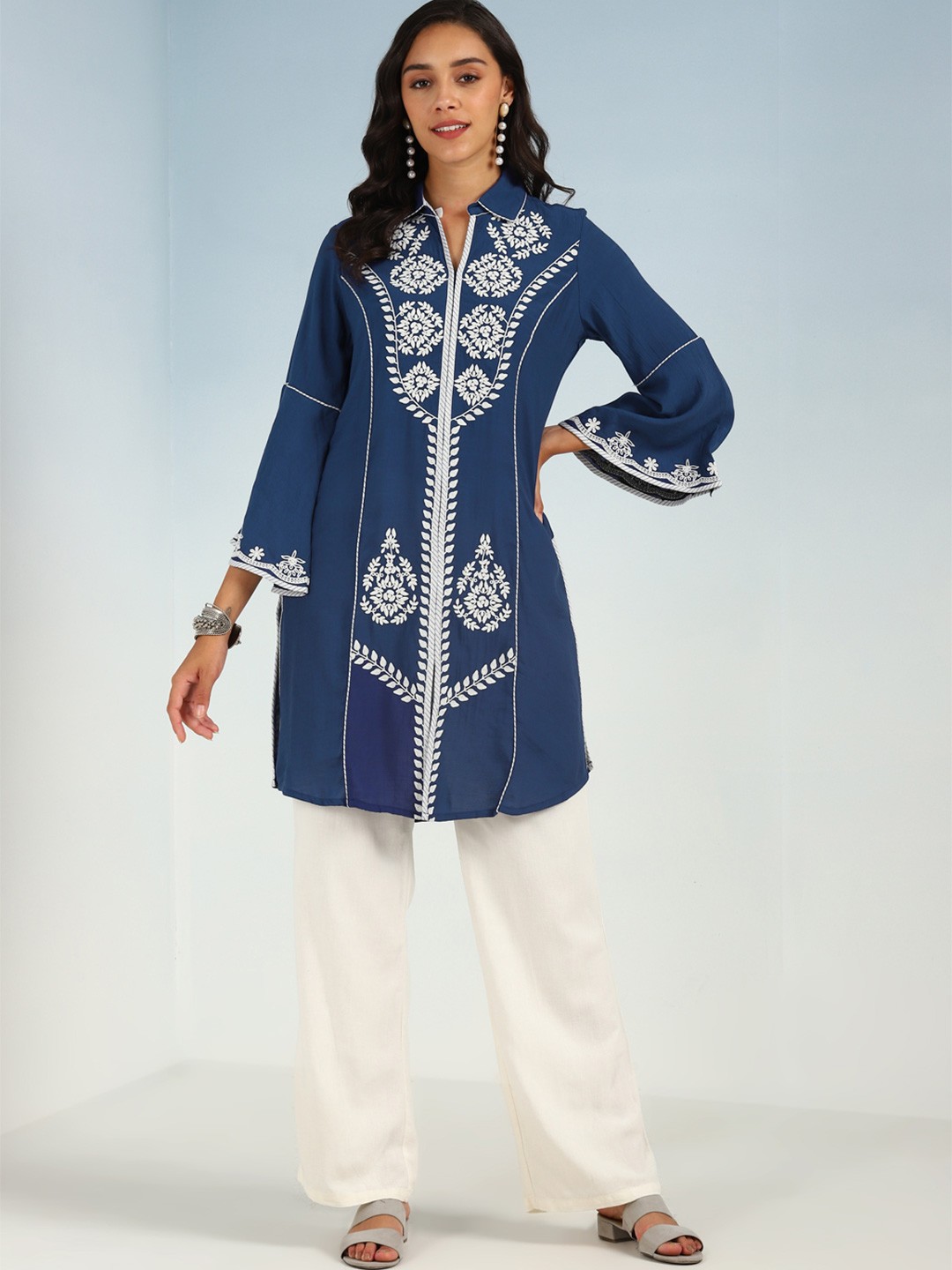

Lakshita Ethnic Motifs Embroidered Shirt Collar Thread Work Pathani Kurta, Blue