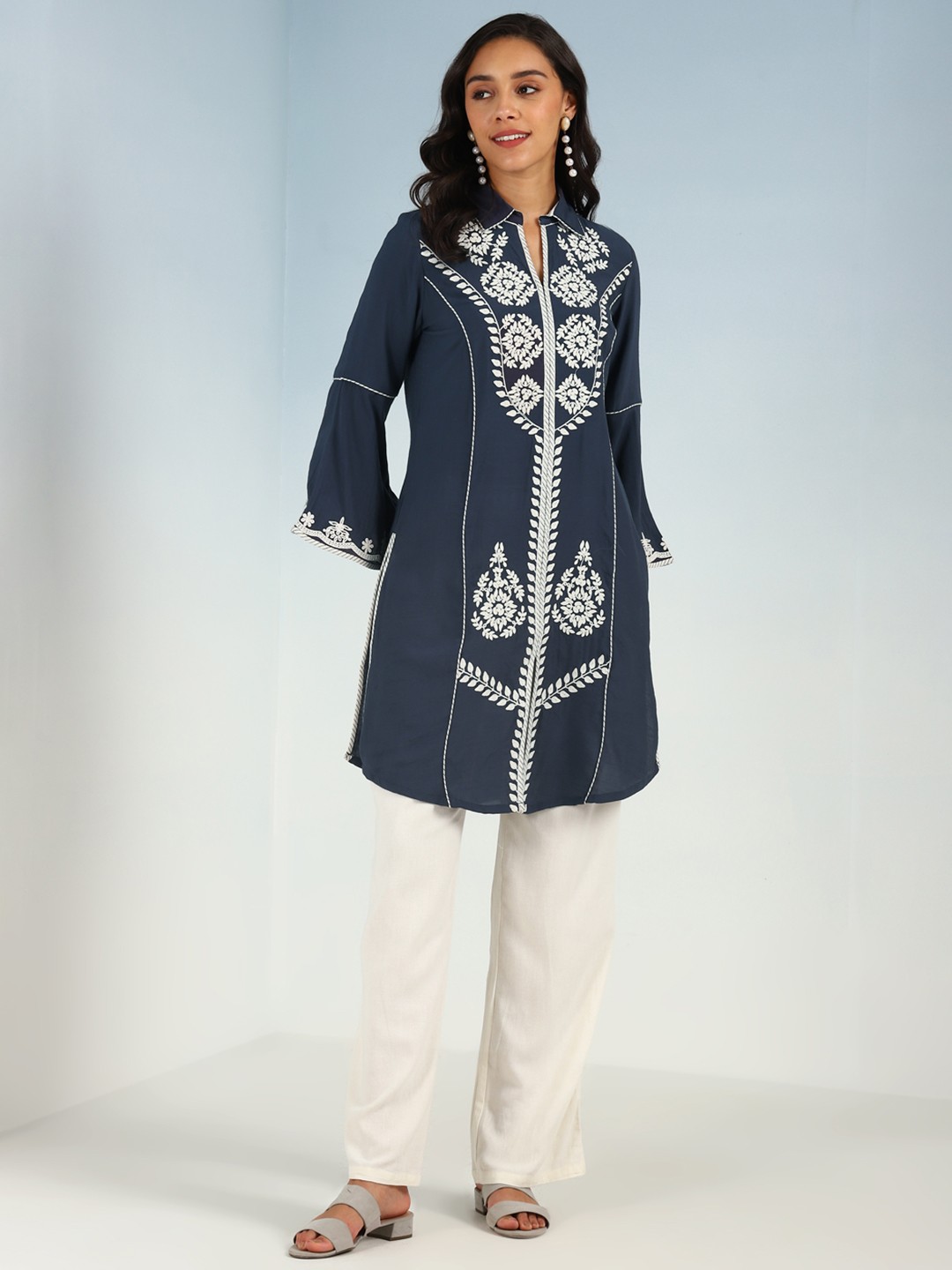 

Lakshita Ethnic Motifs Embroidered Shirt Collar Thread Work Pathani Kurta, Grey