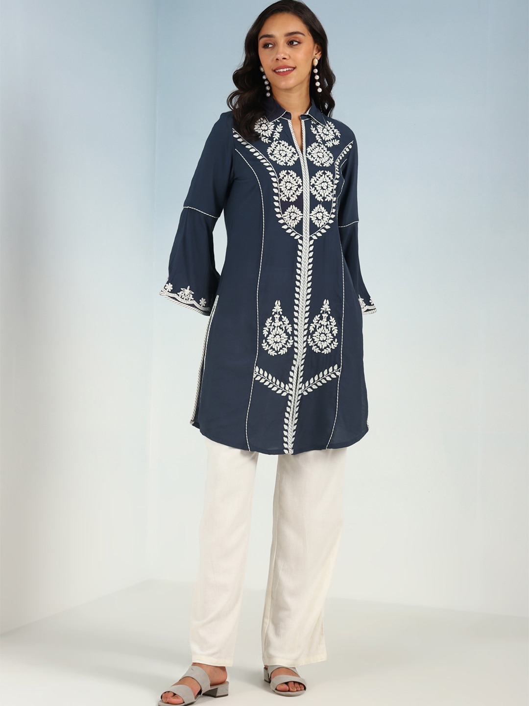 

Lakshita Ethnic Motifs Embroidered Shirt Collar Thread Work Pathani Kurta, Grey