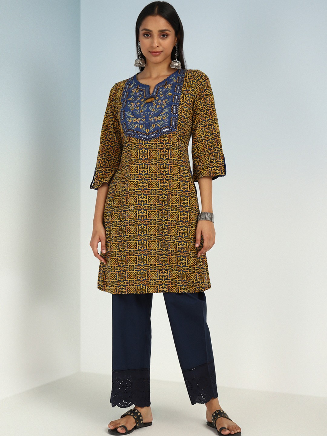

Lakshita Ethnic Motifs Printed Sequinned Straight Kurta, Navy blue