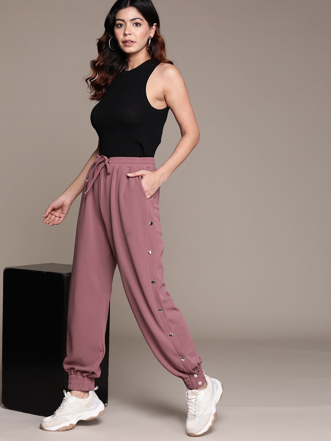 

The Roadster Lifestyle Co. Women High-Rise Joggers, Rose