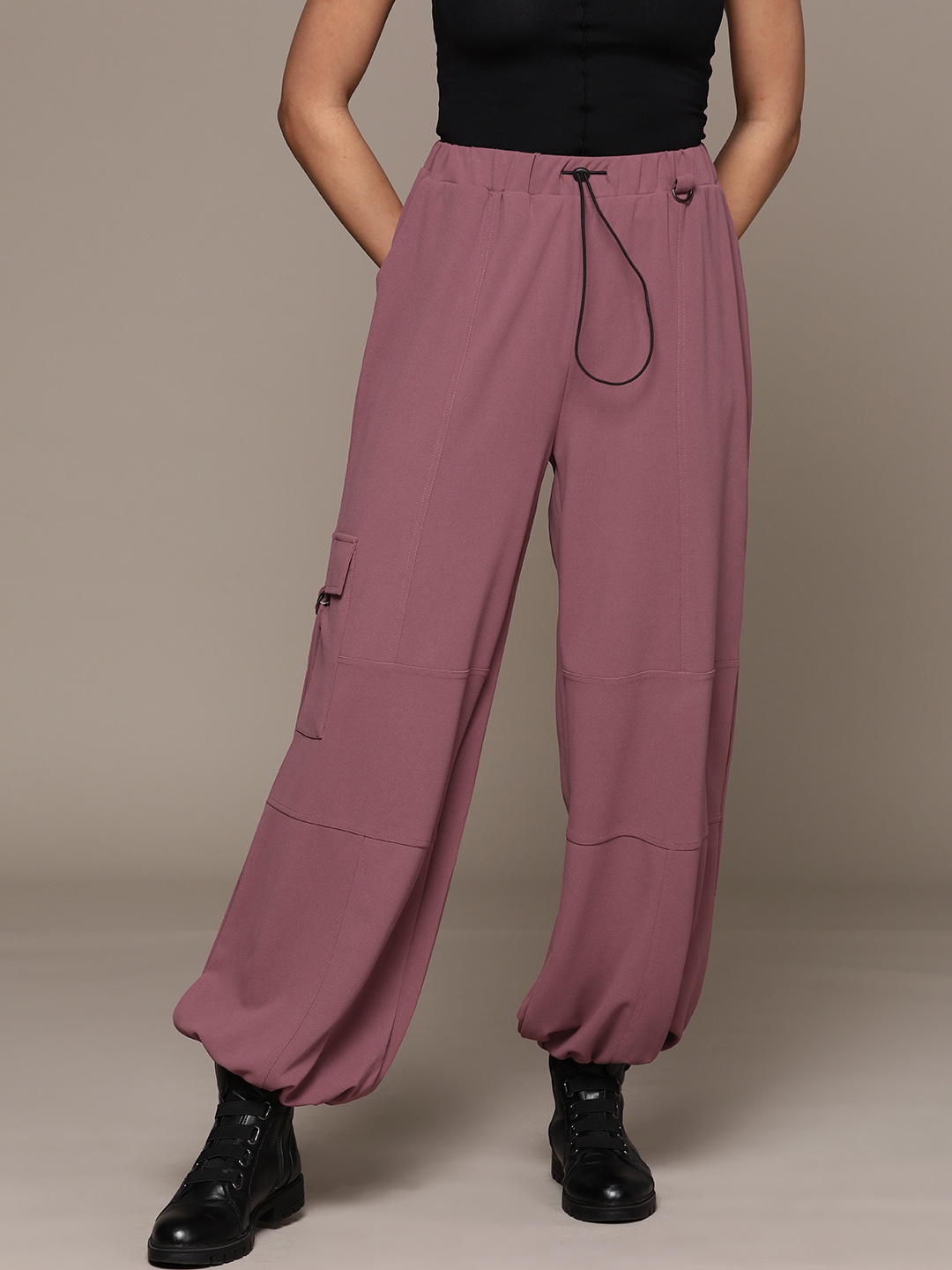 

The Roadster Lifestyle Co. Women Solid Panelled Joggers, Mauve