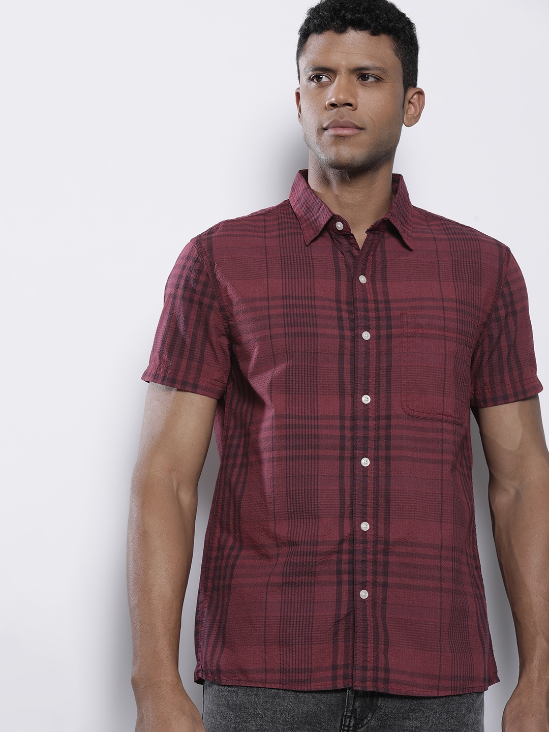 

AMERICAN EAGLE OUTFITTERS Checked Seersucker Casual Shirt, Maroon