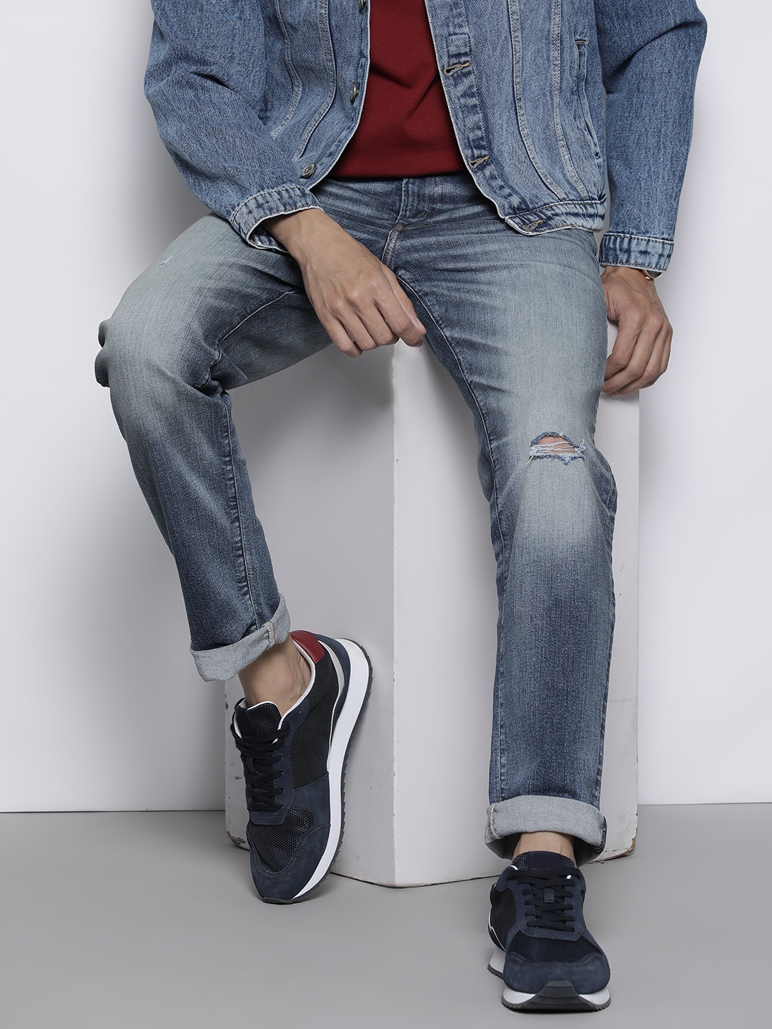 

AMERICAN EAGLE OUTFITTERS Men Blue Fit Low Distress Light Fade Stretchable Jeans