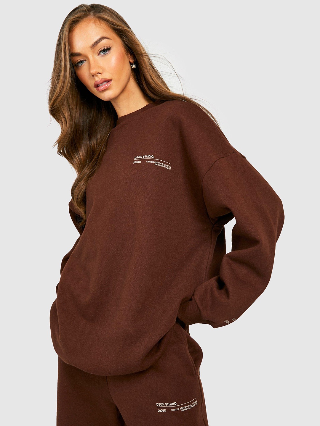 

Boohoo Oversized Drop Shoulder Sleeves Sweatshirt, Coffee brown
