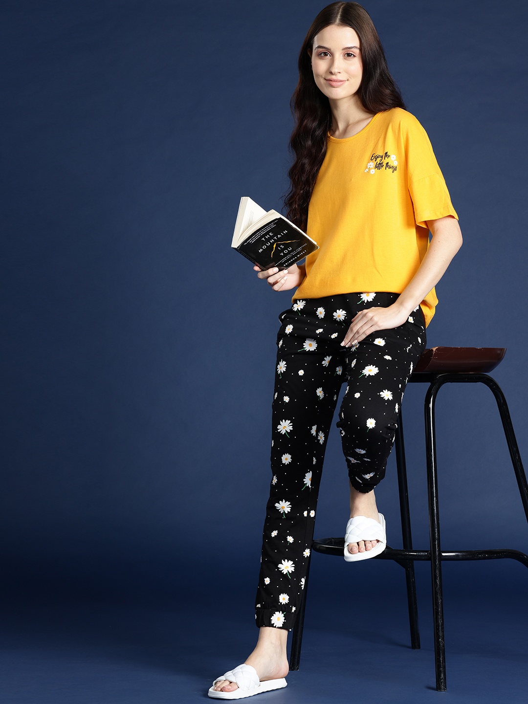 

Mast & Harbour Women Floral Print Jogger Set with Pouch, Yellow