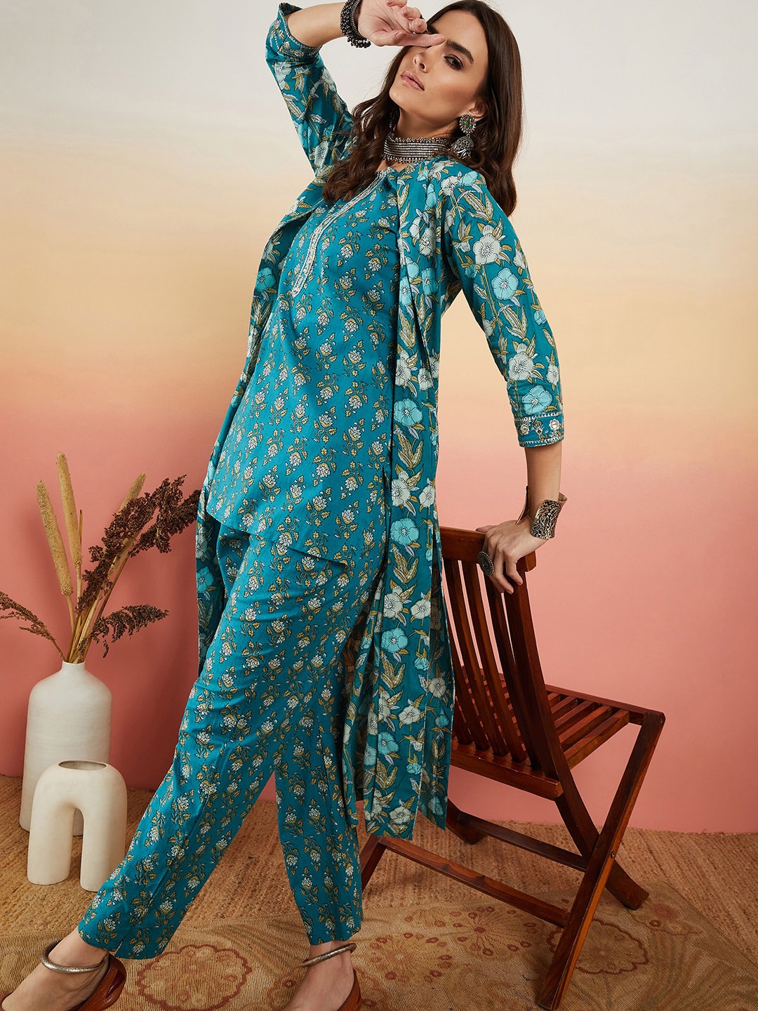 

Sangria Floral Printed Sleeveless Mirror Work Kurti & Trouser With Jacket, Green
