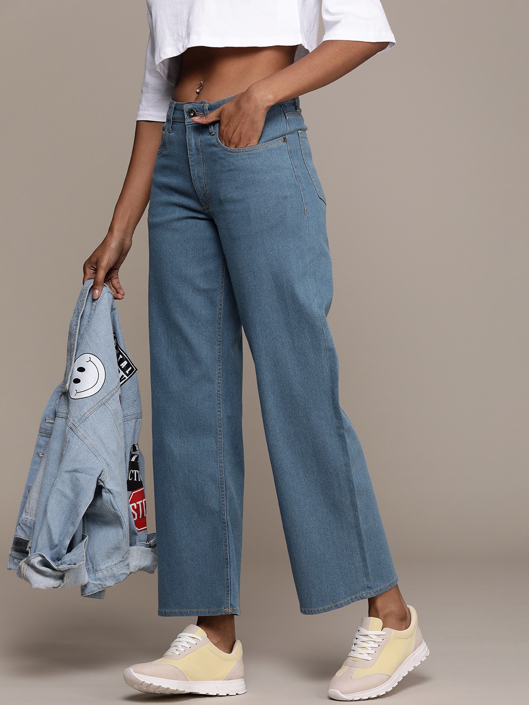 

The Roadster Life Co. Women Wide Leg High-Rise Light Fade Stretchable Jeans, Blue