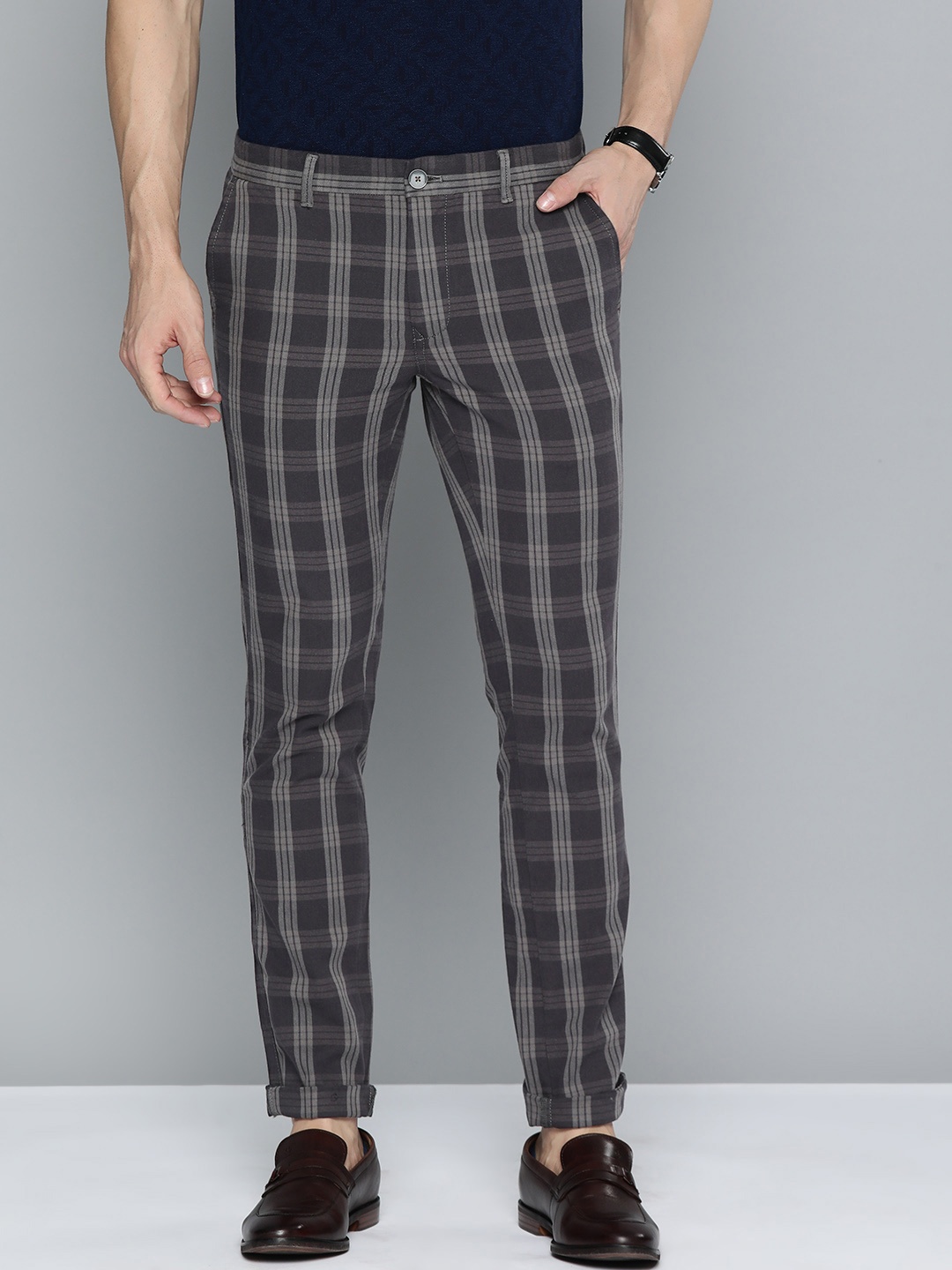 

Indian Terrain Men Checked Brooklyn Slim Fit Chinos Trousers, Grey