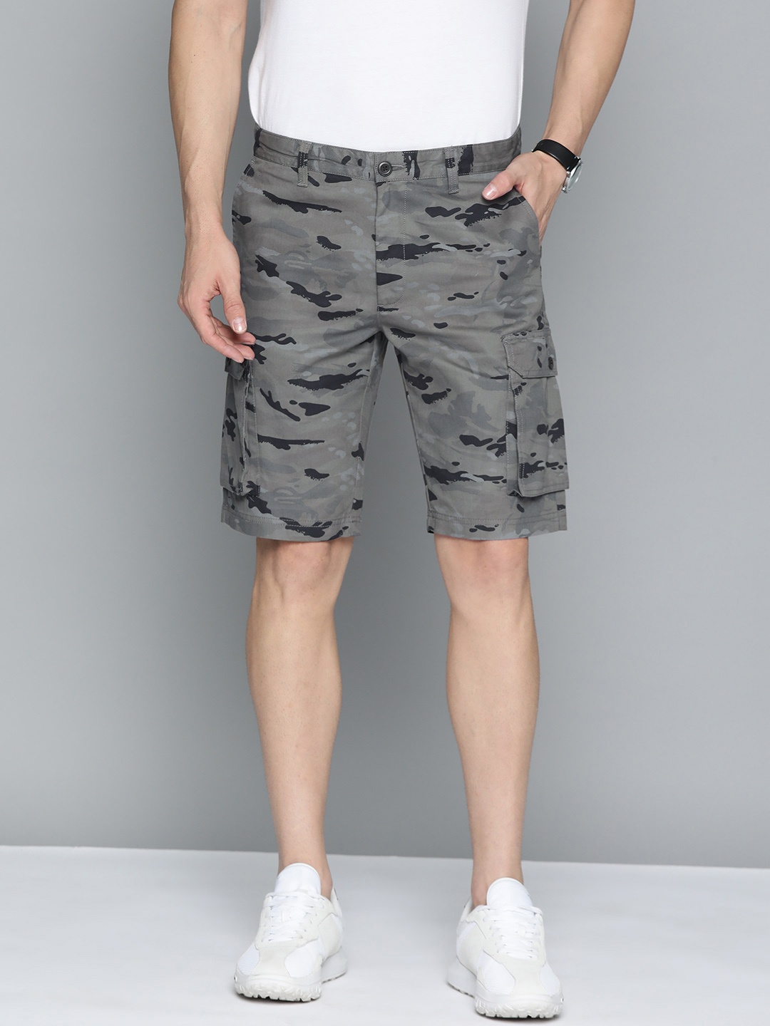 

Indian Terrain Men Pure Cotton Printed Shorts, Charcoal