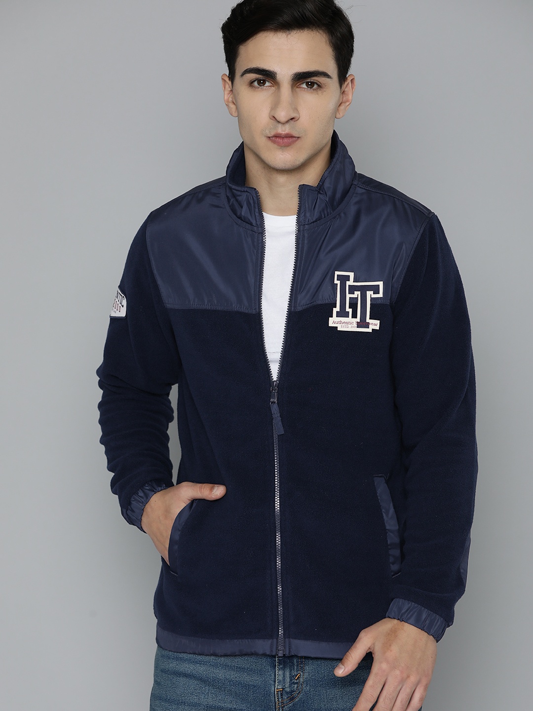 

Indian Terrain Men Fleece Sweatshirt with Panelled Detail, Navy blue