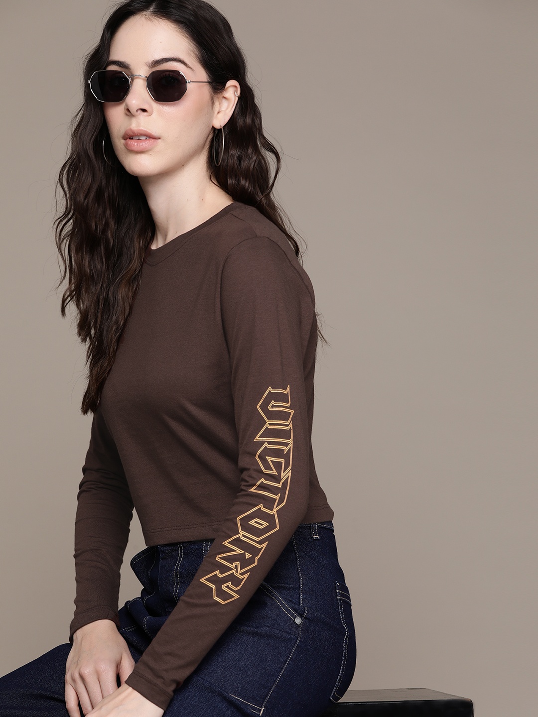 

The Roadster Lifestyle Co. Solid Crop T-shirt, Brown