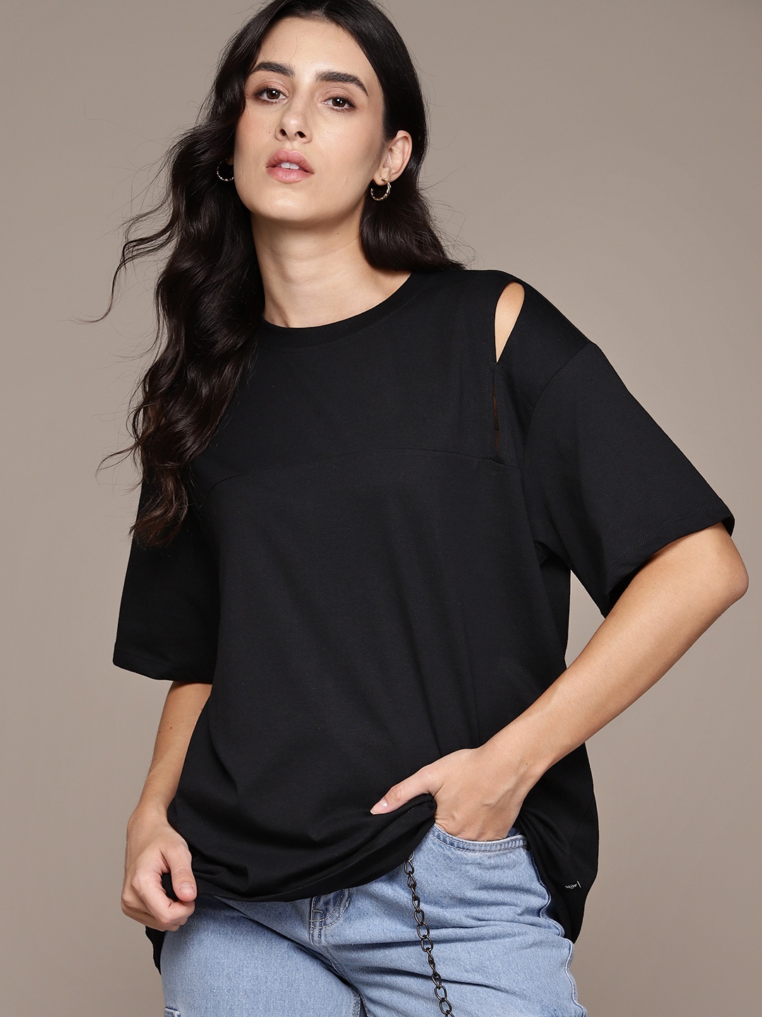 

The Roadster Lifestyle Co. Slit Drop-Shoulder Sleeves Oversized T-shirt, Black
