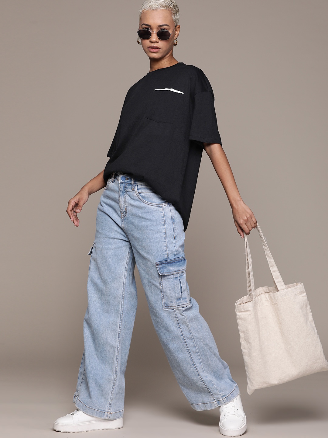 

The Roadster Lifestyle Co. Drop-Shoulder Sleeves Pocket Oversized T-shirt, Black