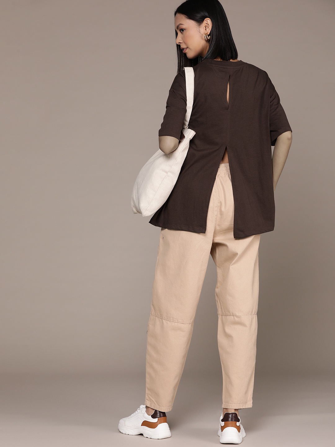 

The Roadster Lifestyle Co. Back Slit Drop-Shoulder Sleeves Oversized T-shirt, Brown