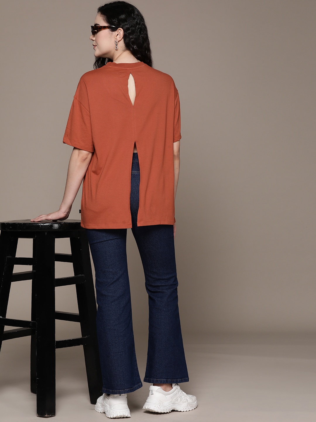 

The Roadster Lifestyle Co. Drop-Shoulder Sleeves Cut Outs Detailed Back Hem Slit T-shirt, Rust