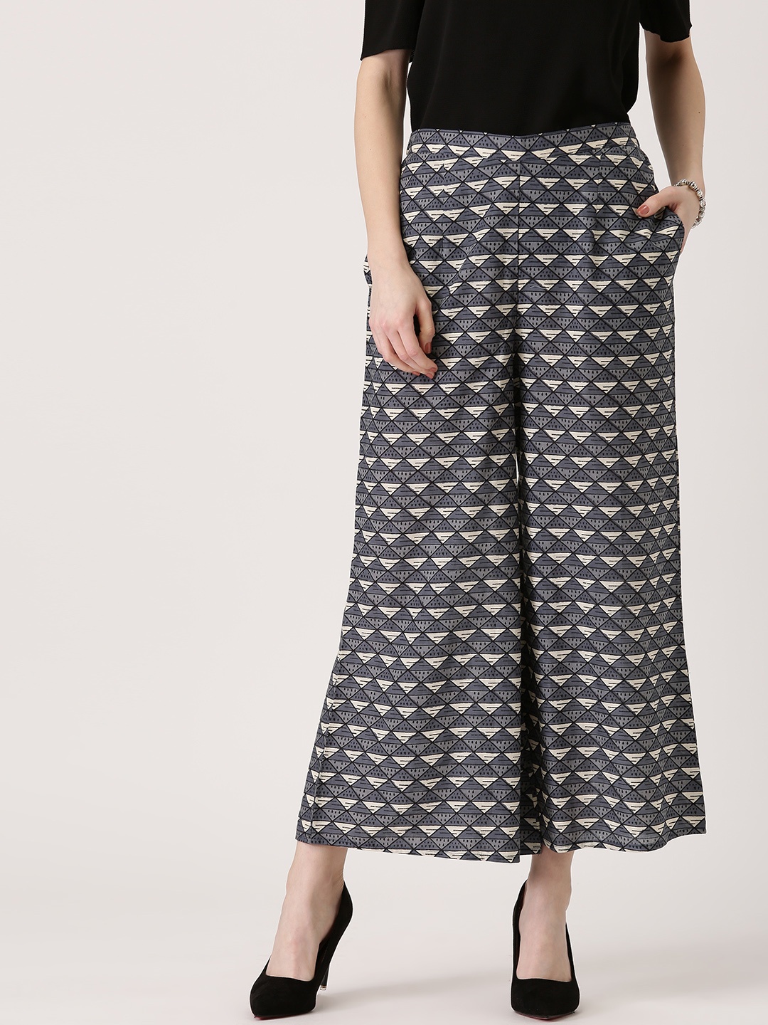 

Libas Women Grey & Off-White Printed Flared Palazzos