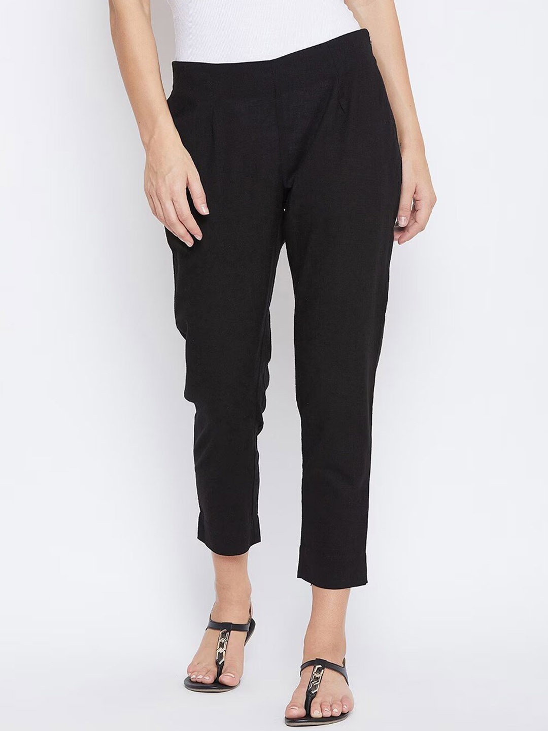 

SUTI Women Black Cropped Flat-Front Mid-Rise Regular Trousers