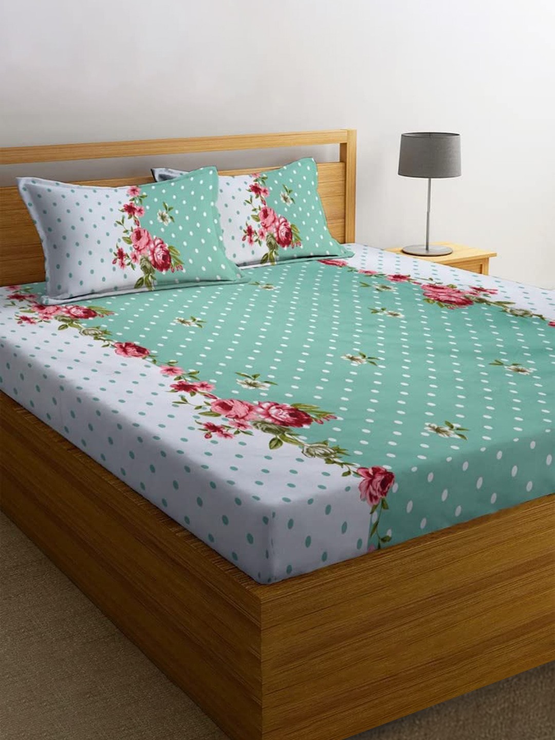 

Stylespace by Isha Green & White Floral Cotton 250 TC King Bedsheet With 2 Pillow Covers