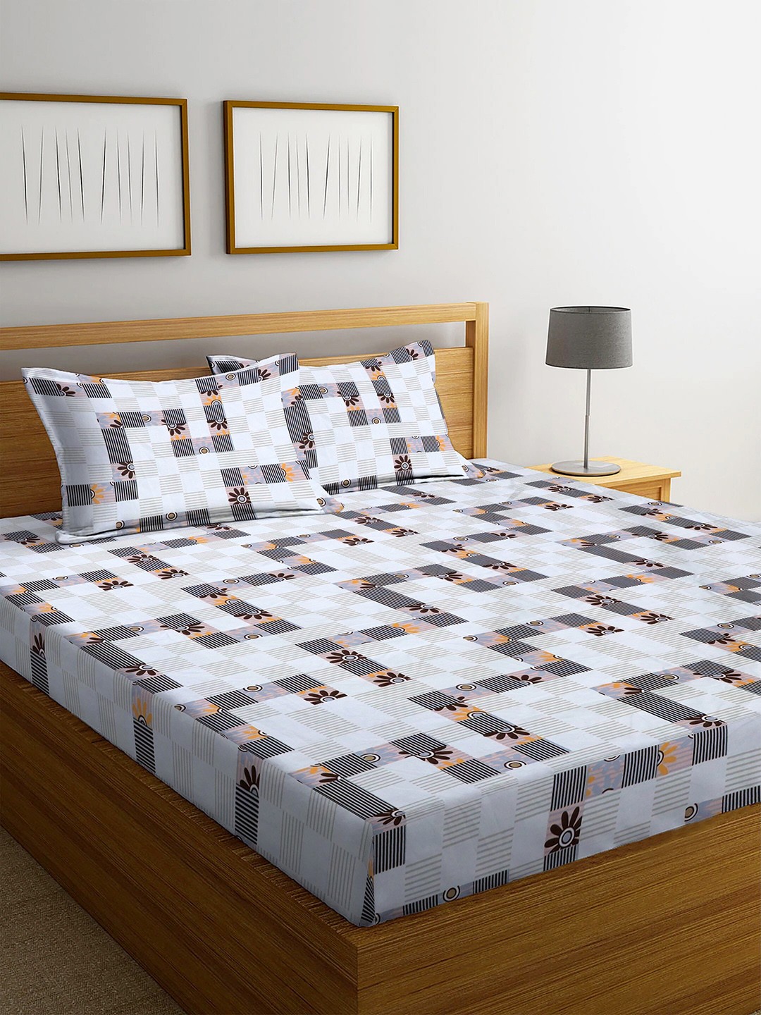 

Stylespace by Isha White & Black Geometric Cotton 250 TC King Bedsheet & 2 Pillow Covers