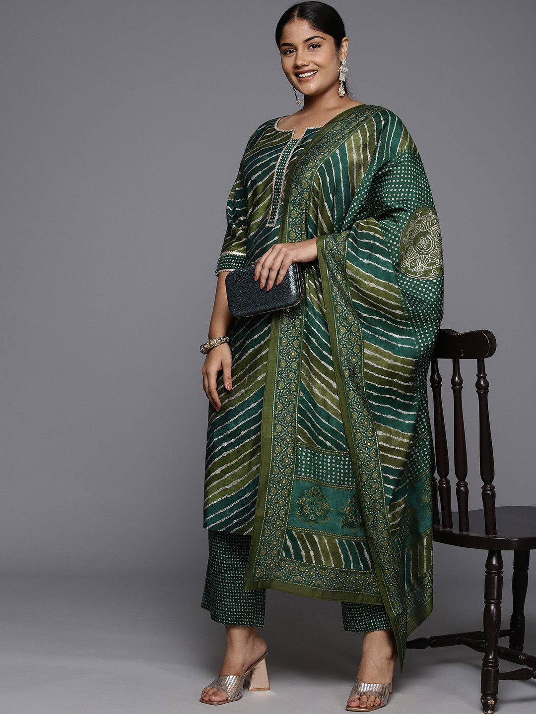 

EXTRA LOVE BY LIBAS Plus Size Leheriya Printed Regular Gotta Patti Kurta Set, Green