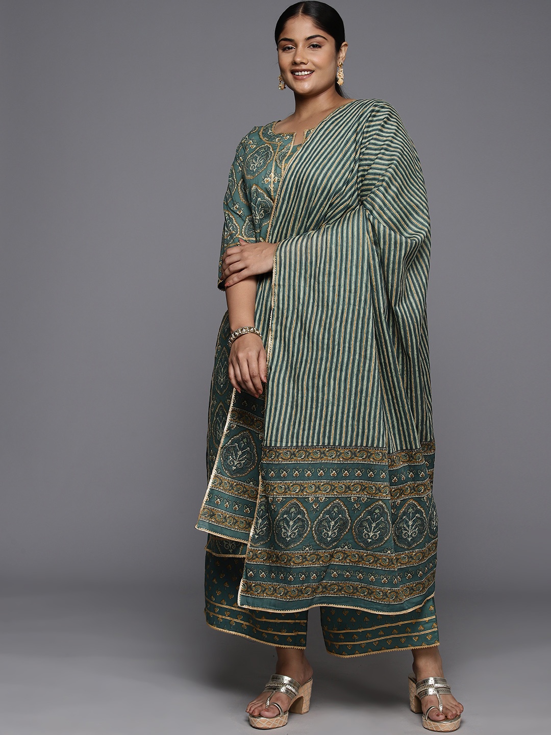 

EXTRA LOVE BY LIBAS Plus Size Floral Printed Gotta Patti Pure Cotton Kurta Set, Green