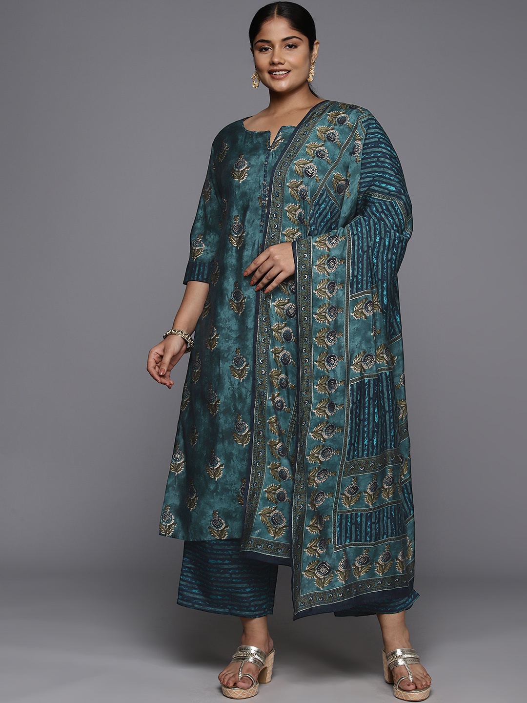 

EXTRA LOVE BY LIBAS Plus Size Floral Printed Regular Kurta with Palazzos & Dupatta, Blue