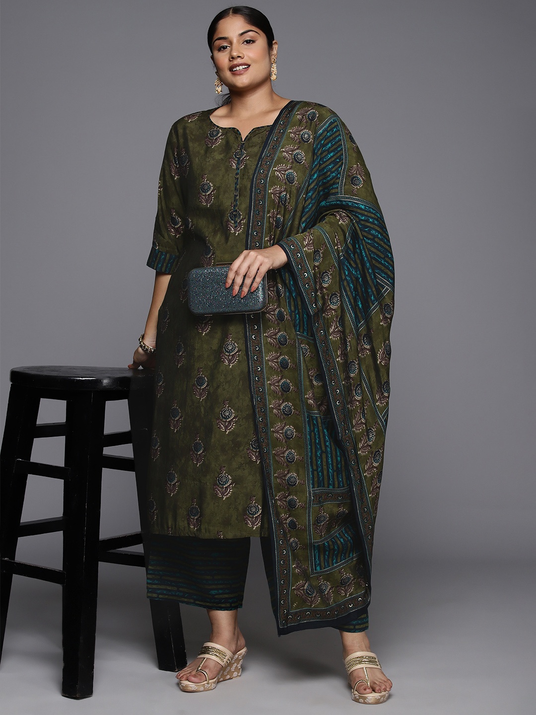 

EXTRA LOVE BY LIBAS Plus Size Women Ethnic Motifs Printed Kurta with Trousers & Dupatta, Olive