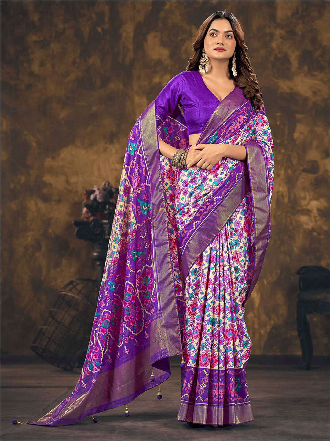 

Satrani Purple & Gold-Toned Ethnic Motifs Printed Zari Saree
