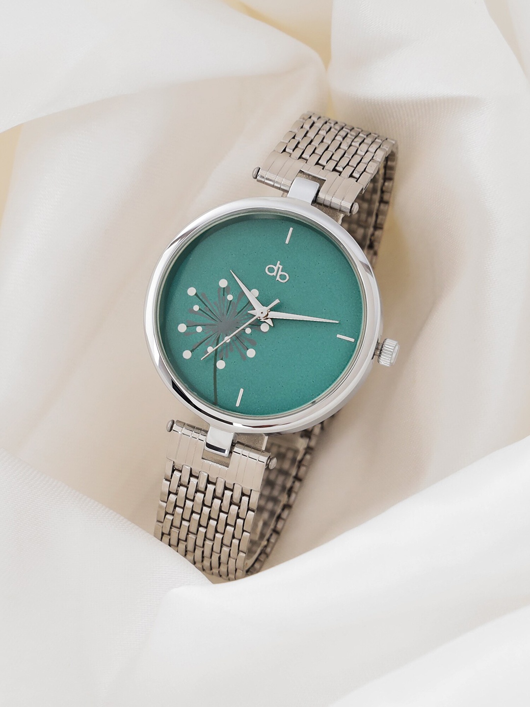 

DressBerry Women Brass Embellished Dial & Bracelet Style Straps Analogue Watch DB_SS23_13C, Green