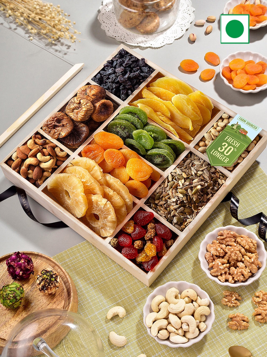 

RawFruit Tropical Nut Box With Bhai Bhabhi Rakhi, Gold