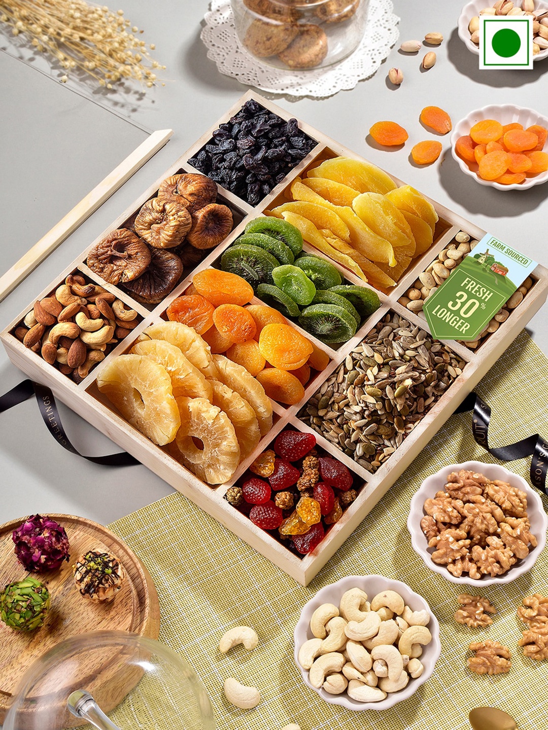 

RawFruit Dry Fruits with 2 Rakhi, Cream