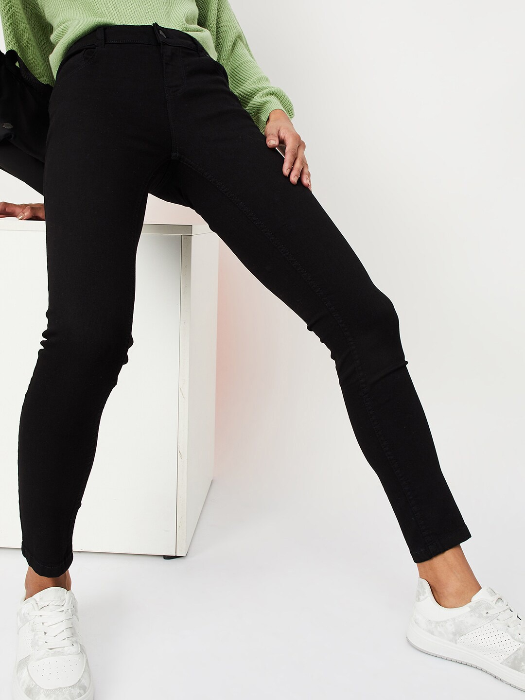 

max Women Mid-Rise Jeans, Black