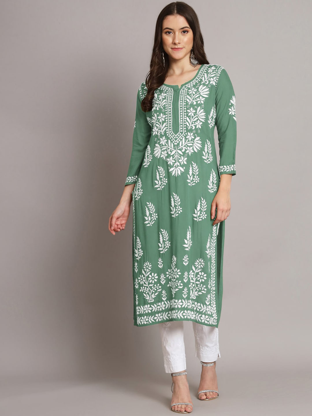 

PARAMOUNT CHIKAN Floral Embroidered Chikankari Modal Kurta, Green