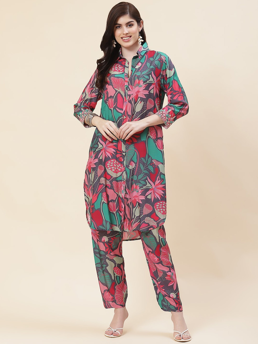 

Meena Bazaar Floral Printed Regular Kurta With Trousers, Grey