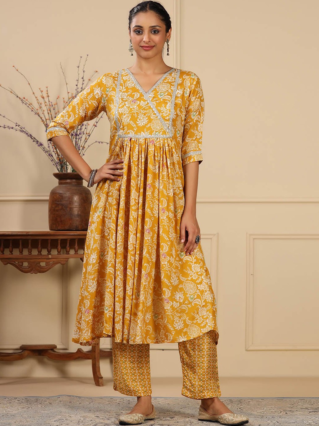 

Meena Bazaar Floral Printed V-Neck Empire Anarkali Kurta With Trousers, Mustard