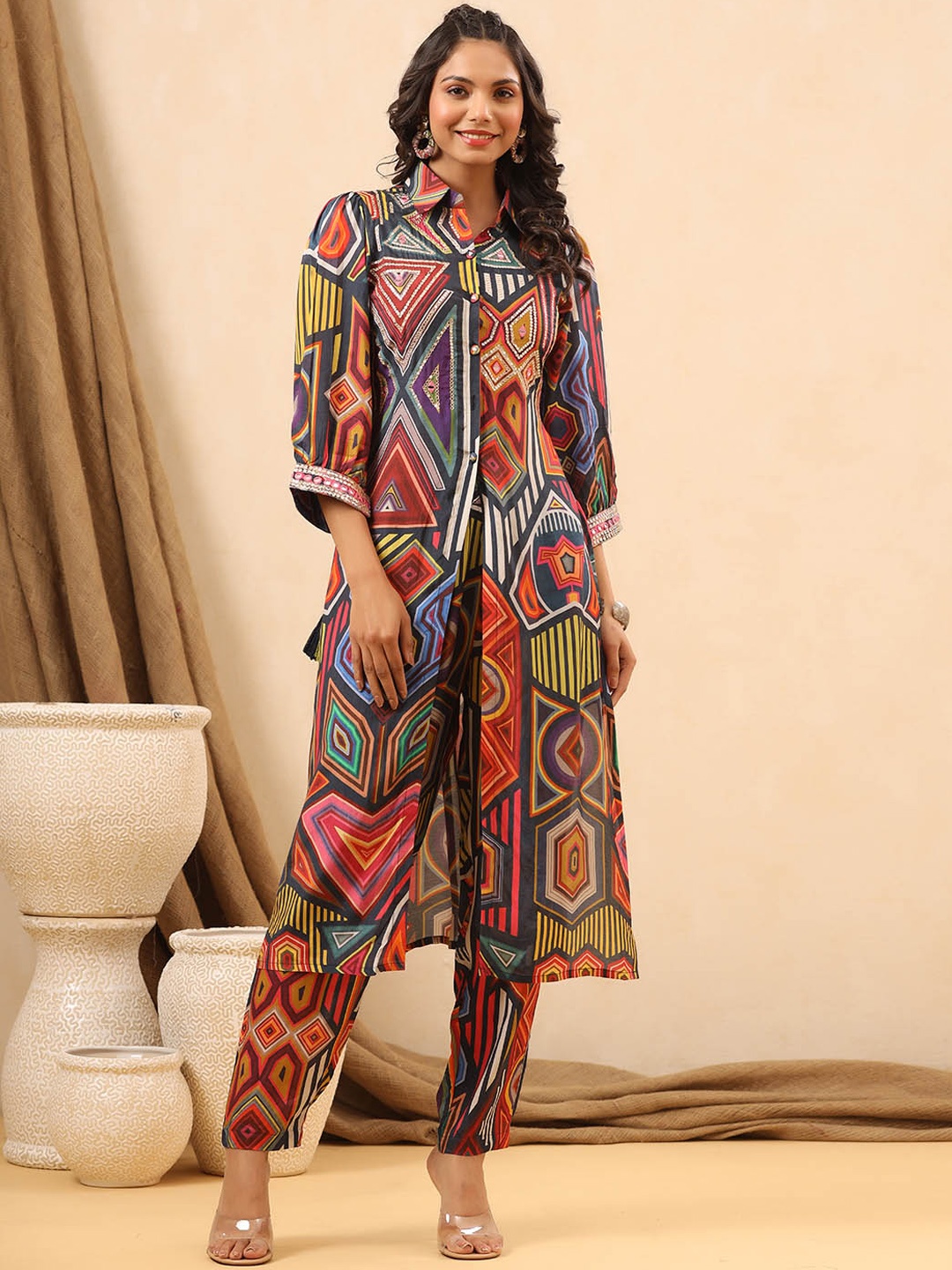 

Meena Bazaar Abstract Printed Mirror Work Puff Sleeves Fusion Kurta with Trousers, Red