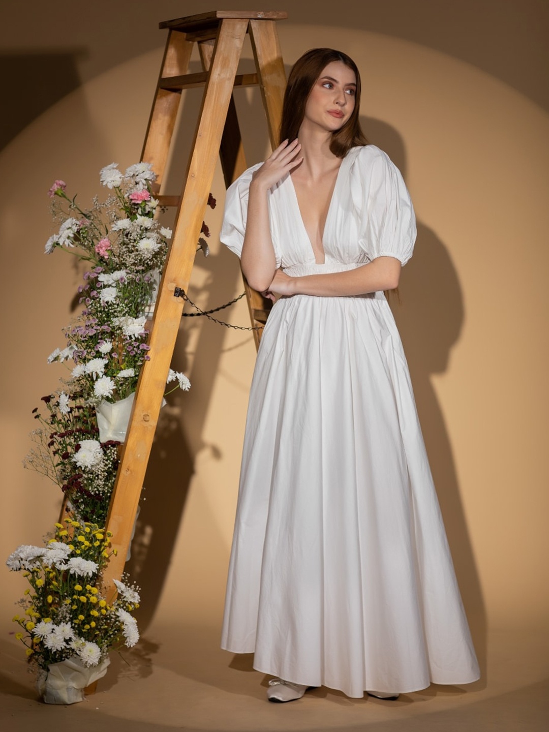 

Dee Monash poplin plunge neck Puff Sleeve Fit & Flare Cotton Maxi Dress, White
