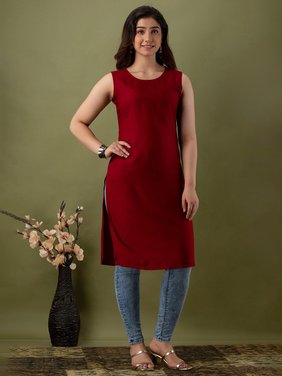 

Mialo fashion Round Neck Sleeveless Straight Kurta, Maroon