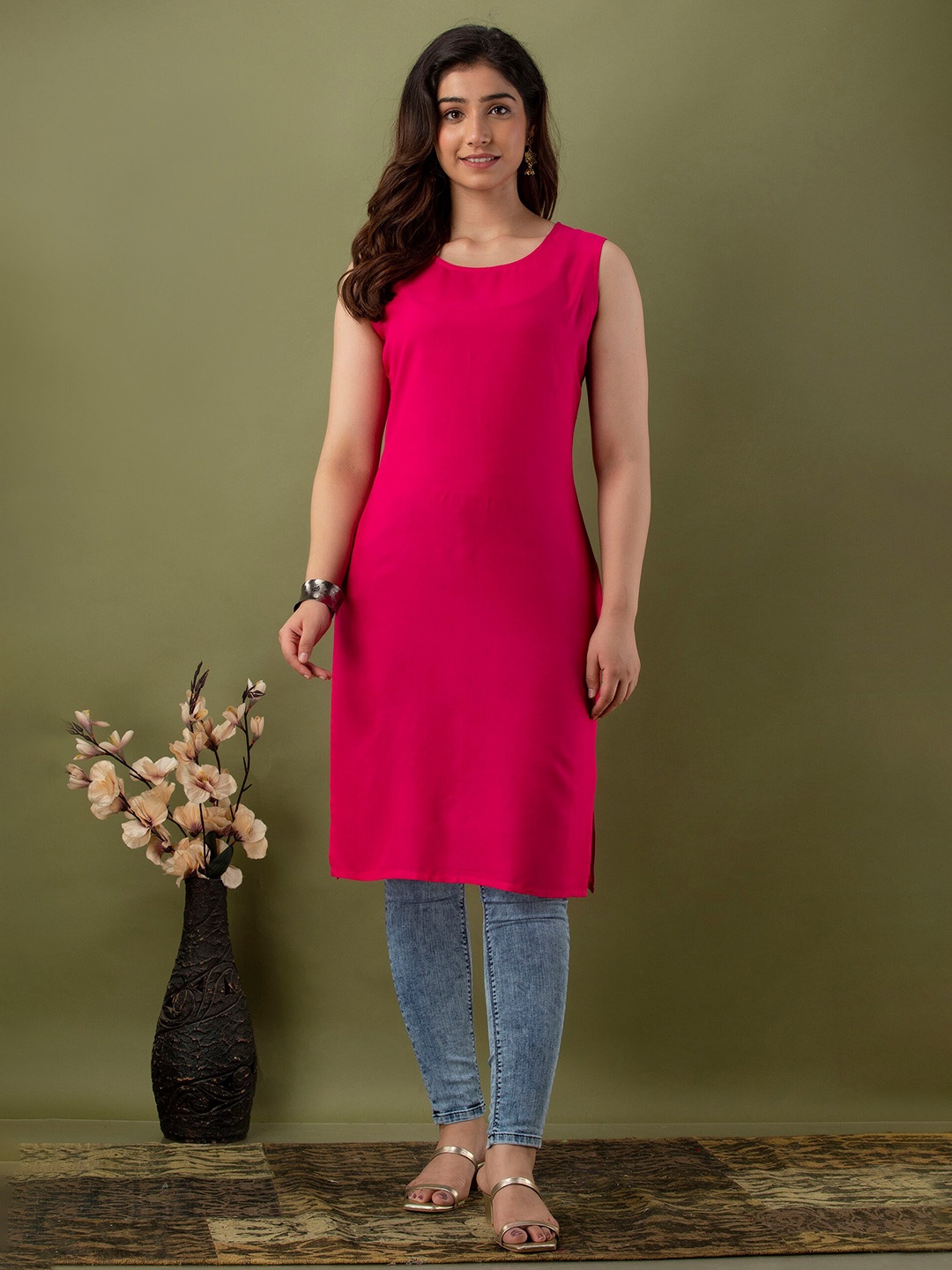 

Mialo fashion Round Neck Sleeveless Straight Kurta, Pink