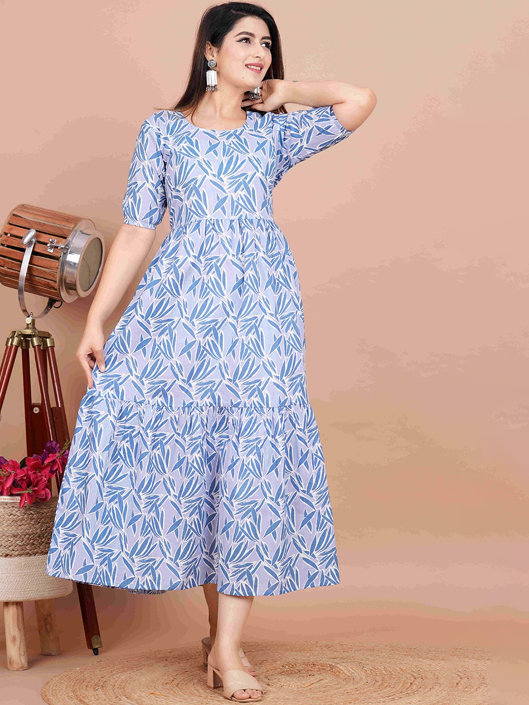 

UNIBLISS Blue Checked Cold-Shoulder Sleeves Thread Work Anarkali Kurta
