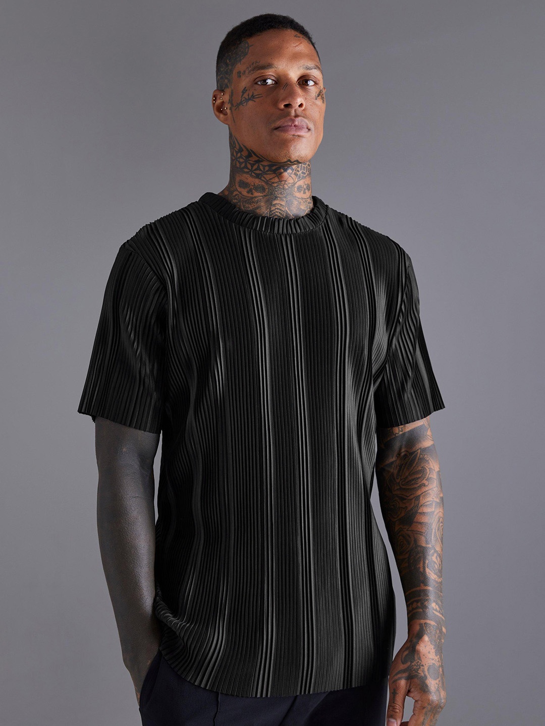 

boohooMAN Pleated Slim Fit T-shirt, Black