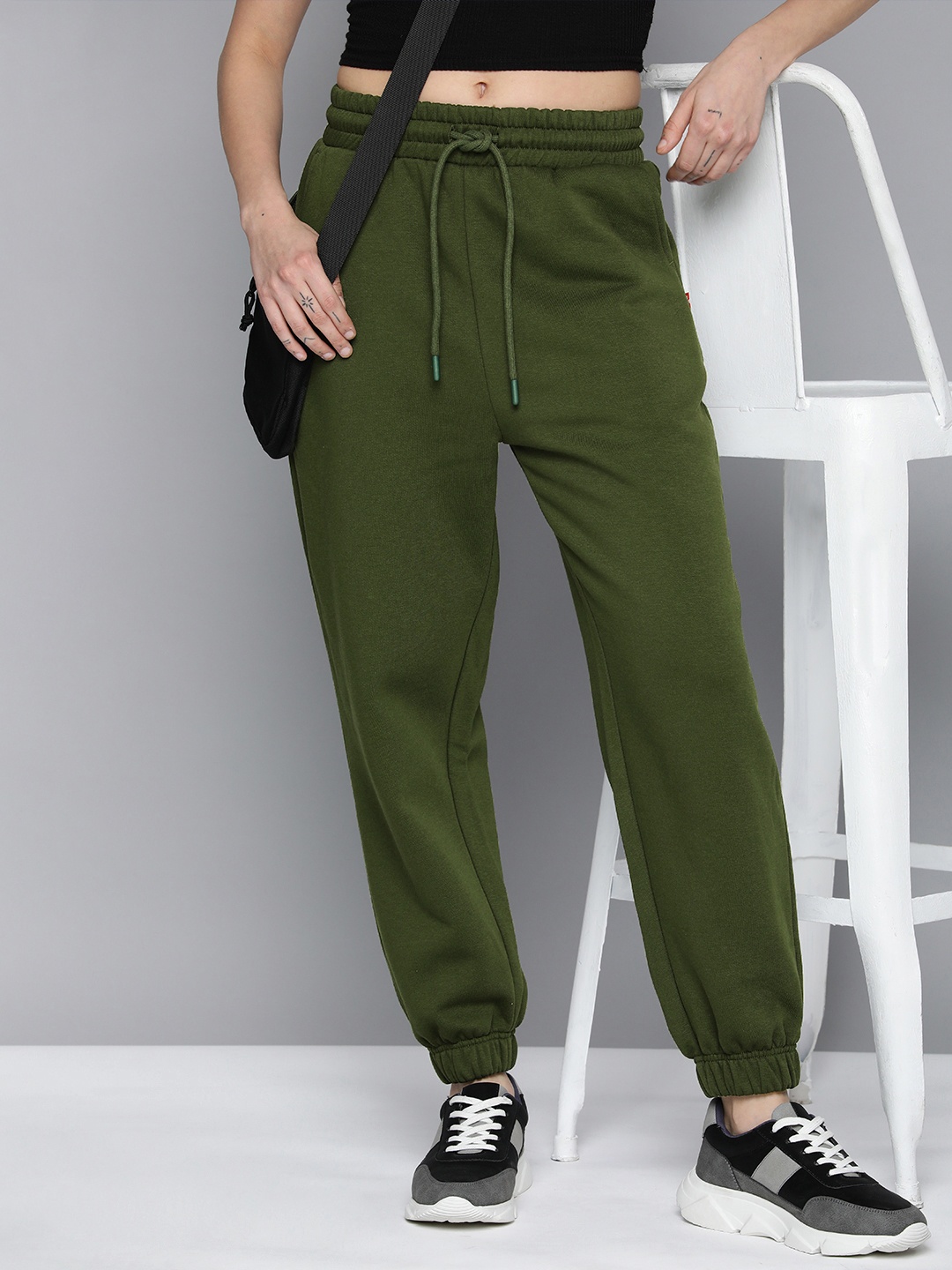 

Levis Men Solid Mid Rise Relaxed Fit Joggers Track Pants, Green