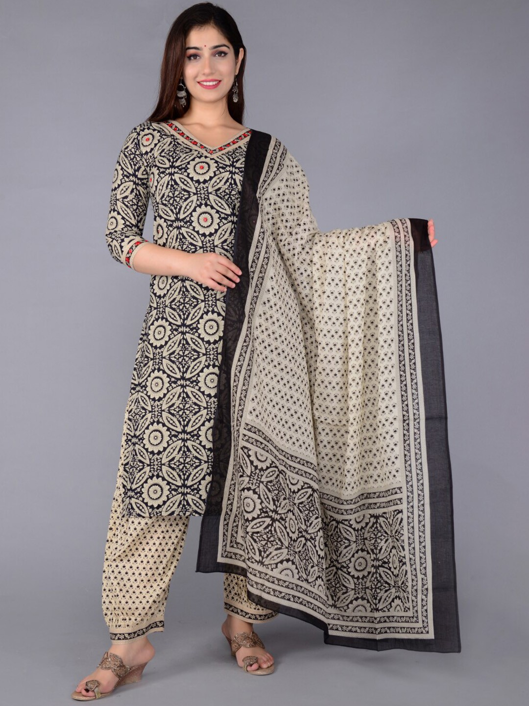 

Lovista Floral Printed Regular Pure Cotton Kurta With Salwar & Dupatta, Black