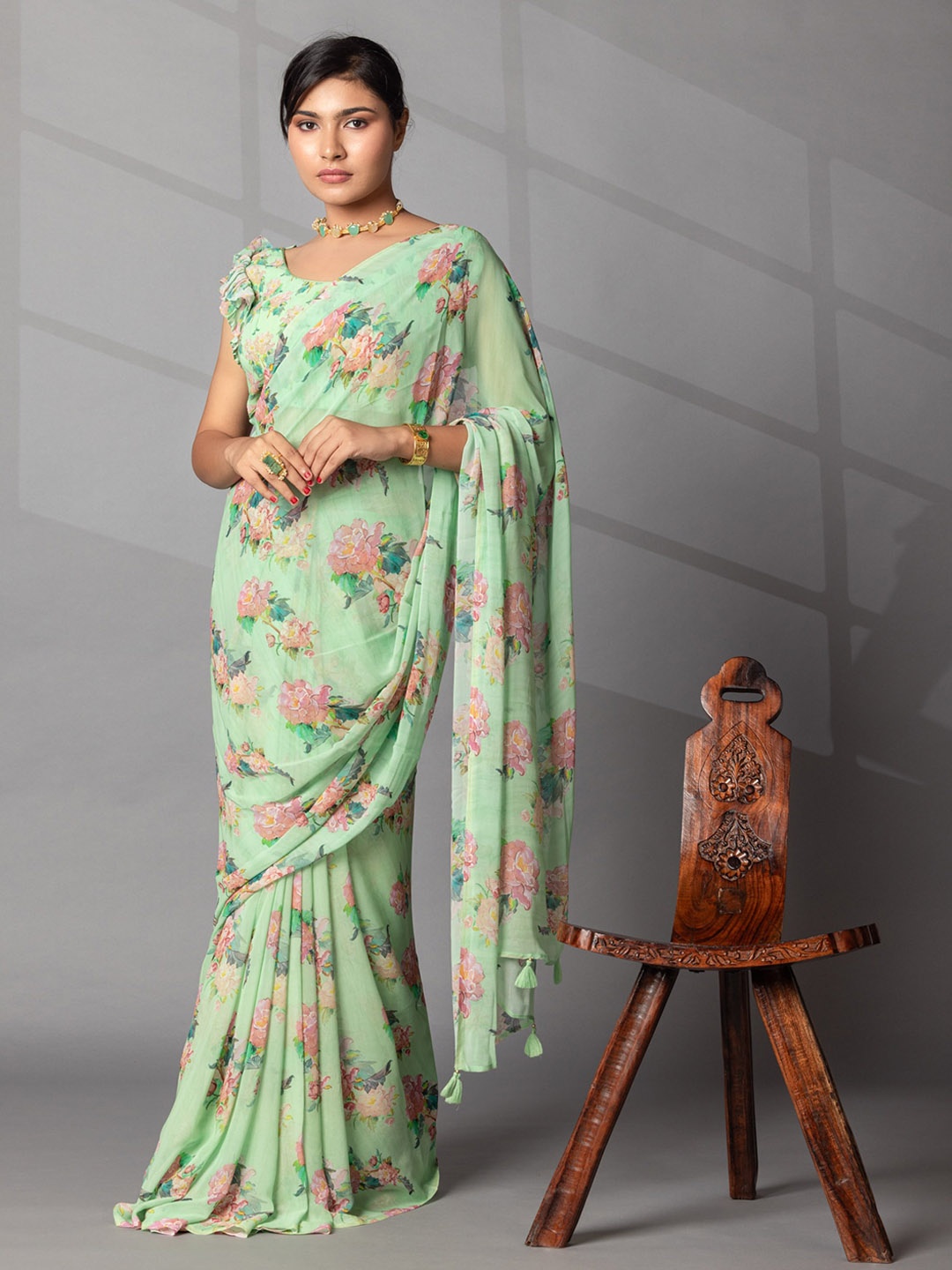 

ZARI Floral Printed Saree With unstitched Blouse Piece, Green
