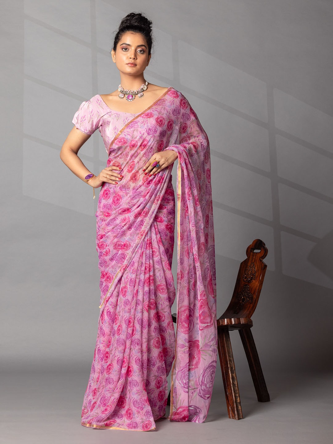 

ZARI Floral Printed Saree With unstitched Blouse Piece, Pink