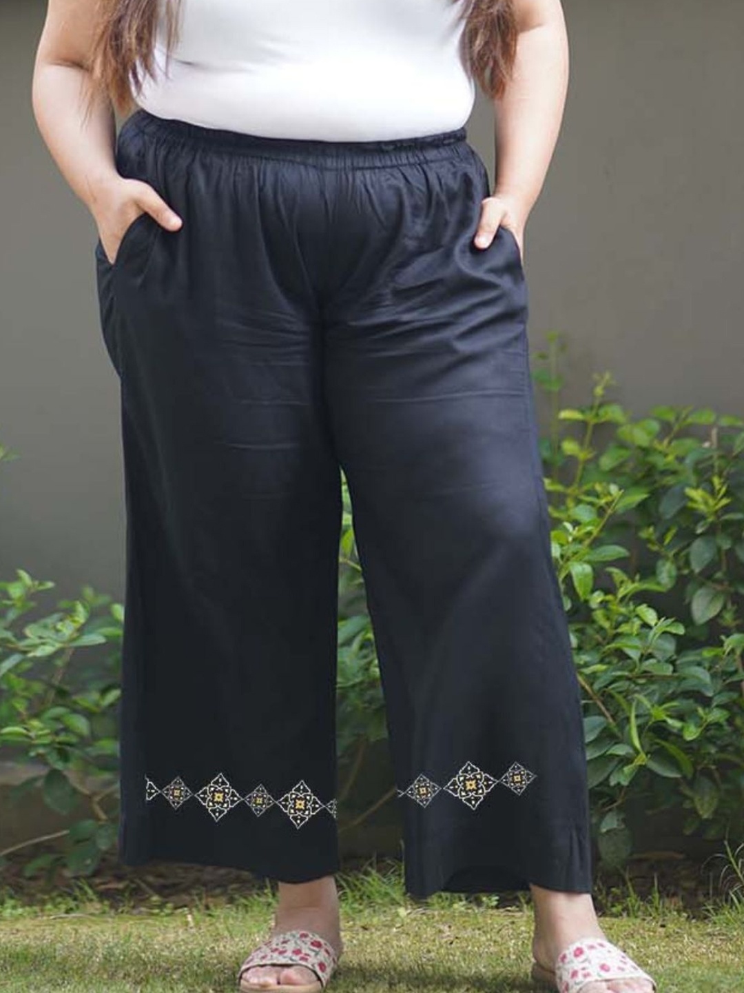 

LetsDressUp Women Plus Size Ethnic Motifs Hem Design Chambray Straight Palazzos, Black