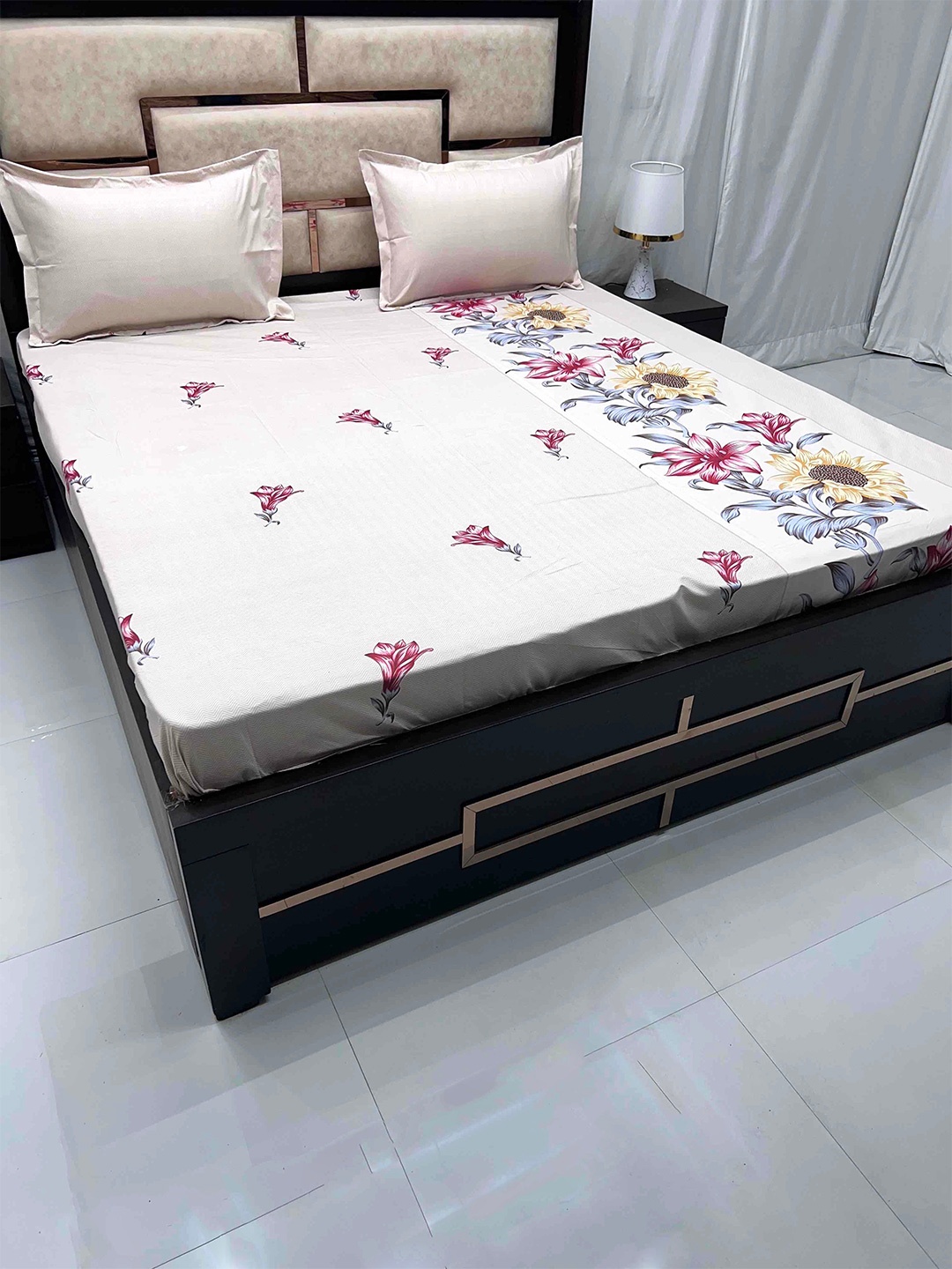 

Pure Decor Leisure Fur White & Red Floral King Bedsheet With 2 Pillow Covers
